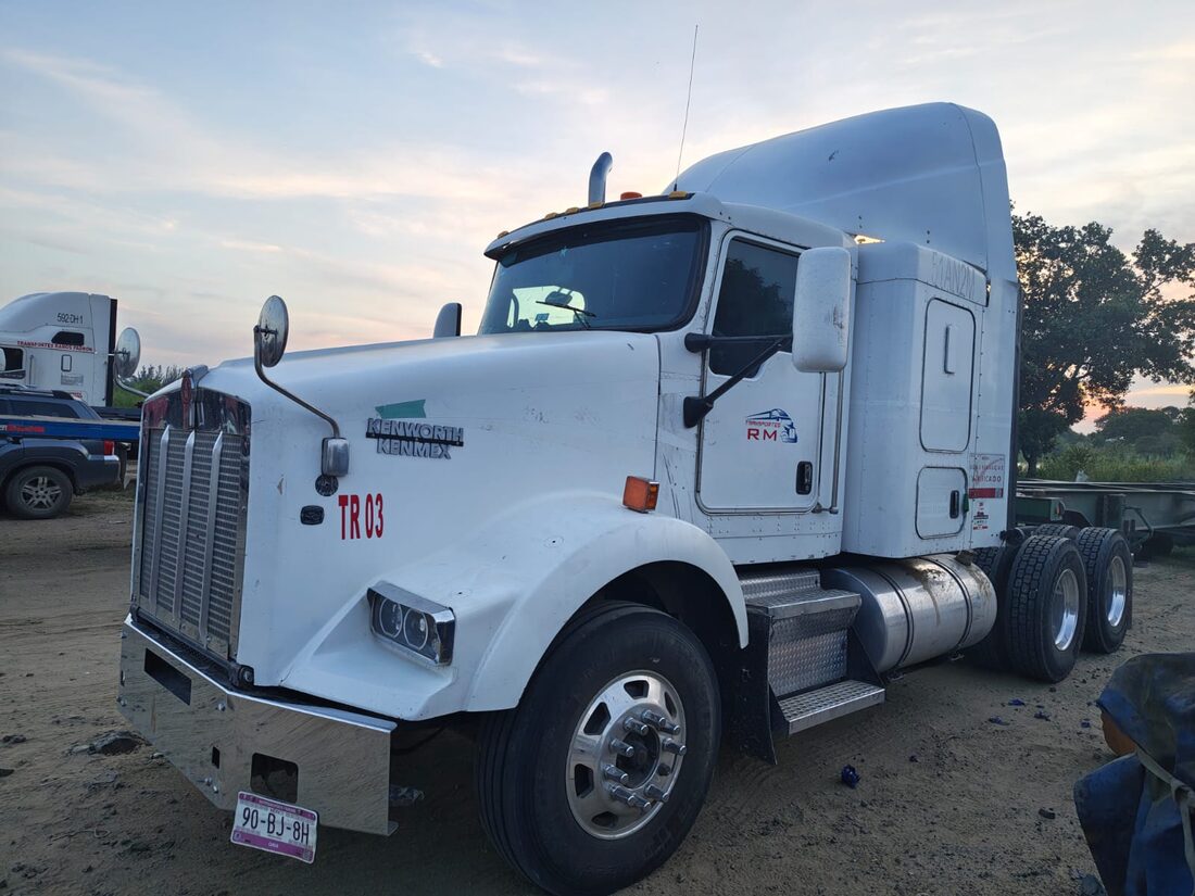 Tractocamión Transportes RM, unidad TR-03